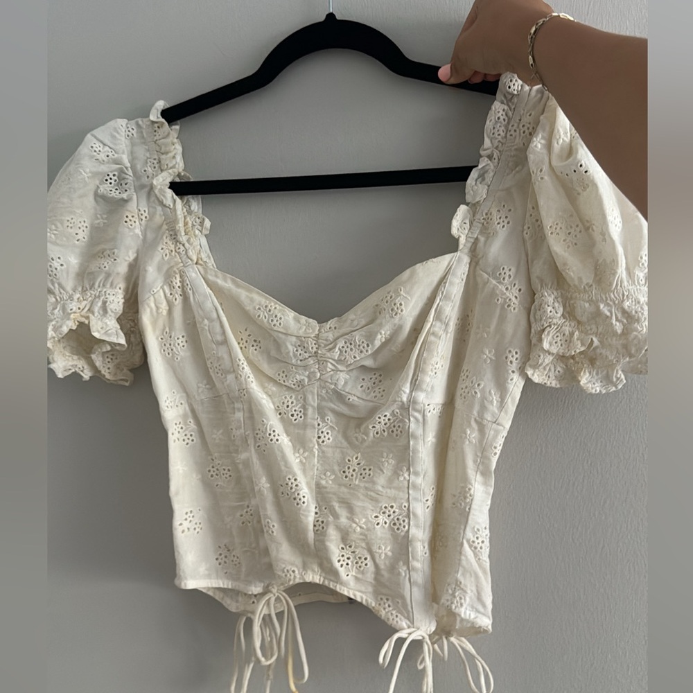 Eyelet blouse with zipper and ties